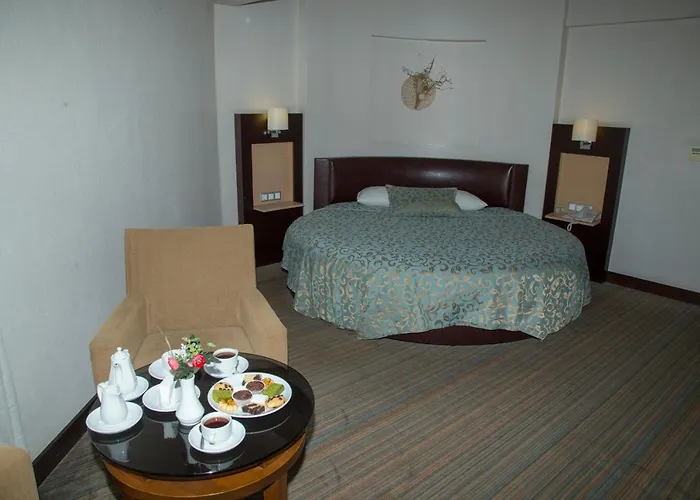 Mom Hotel