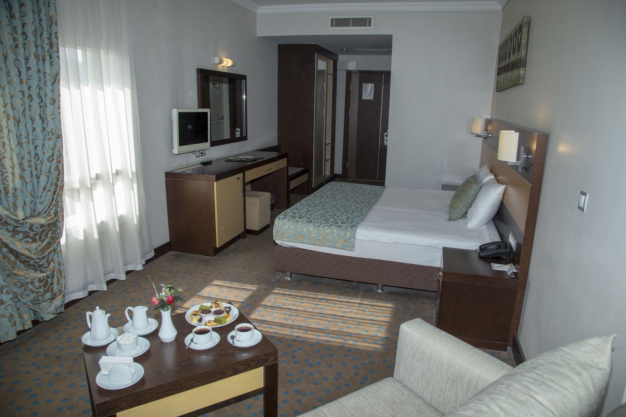 Otel Mom 4*