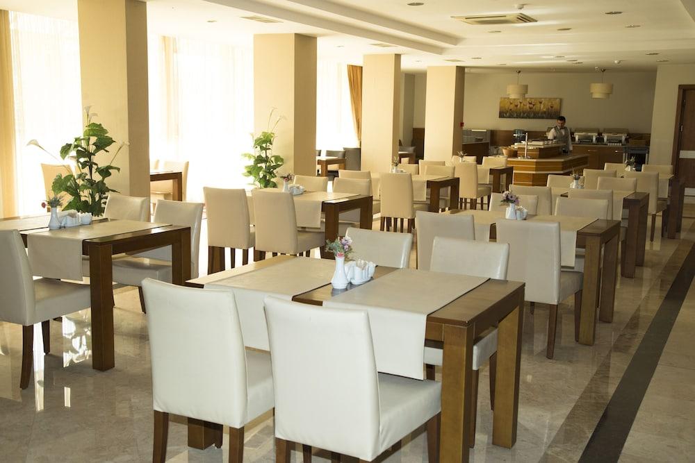 Otel Mom İzmir