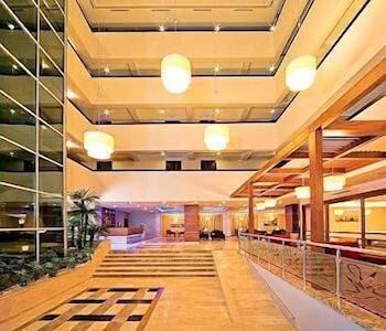 Otel Mom 4*