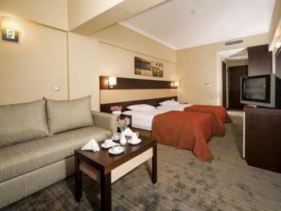 Otel Mom İzmir